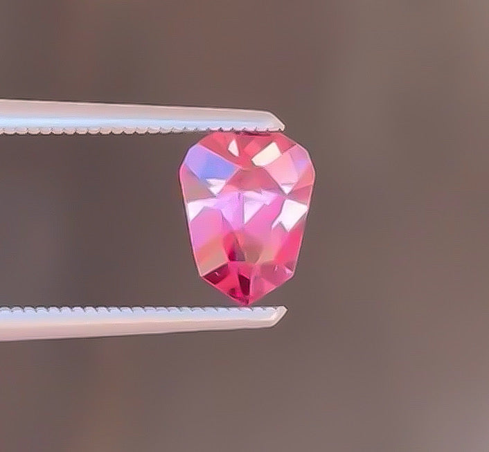 Grenat Rhodolite. 3.92 ct. Zambie Grenat Rhodolite. 3.92 ct. Zambie